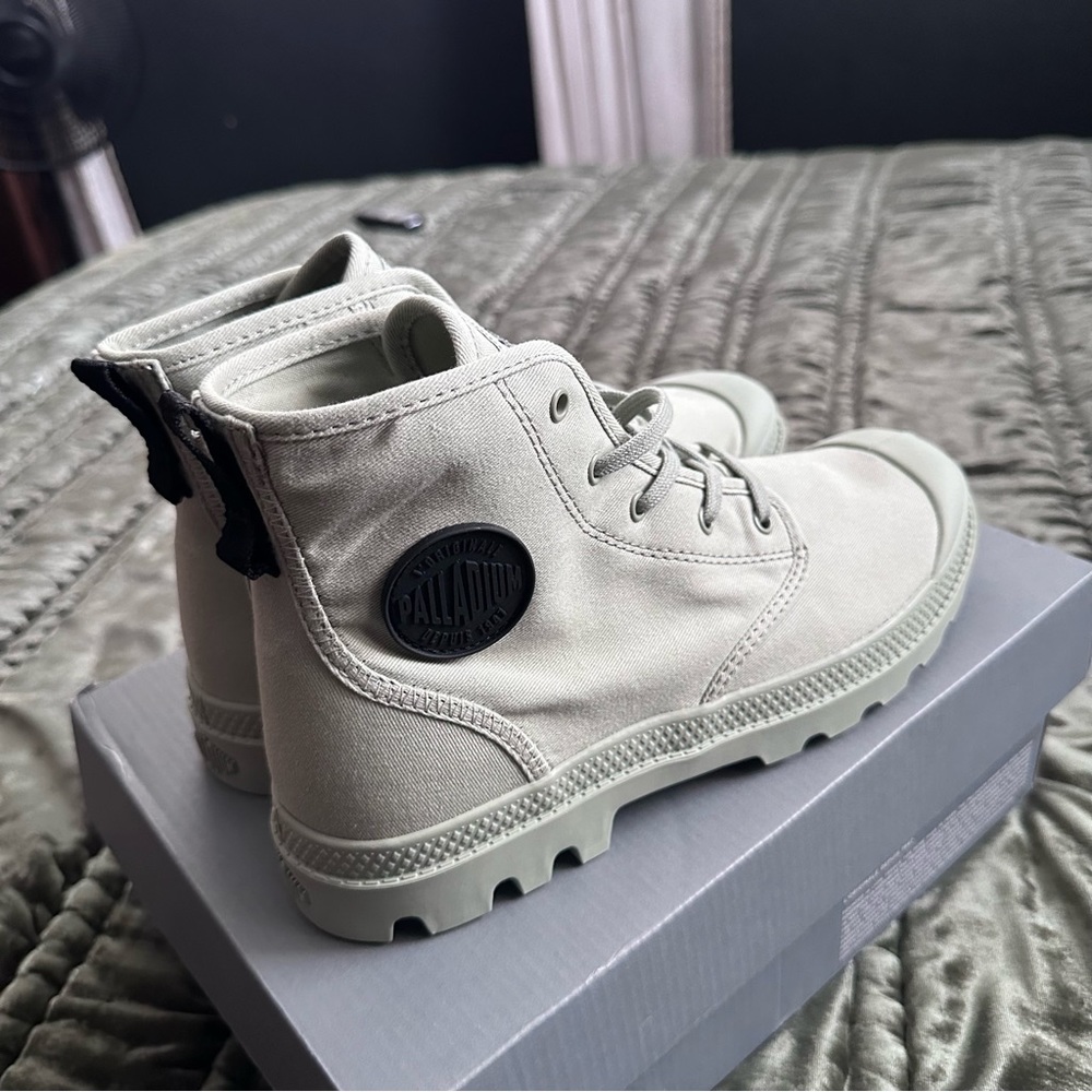 Palladium boots sage green